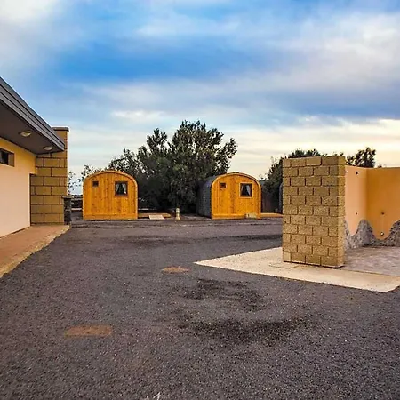 فندق Camping Montana Roja *