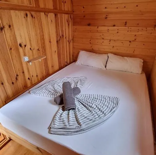 Camping Montana Roja Hotel *